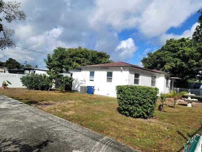 Building Photo - 6630 NW 29th Ave
