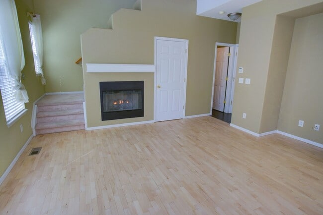 Building Photo - Spacious 4-Bedroom Home in Prime Littleton...