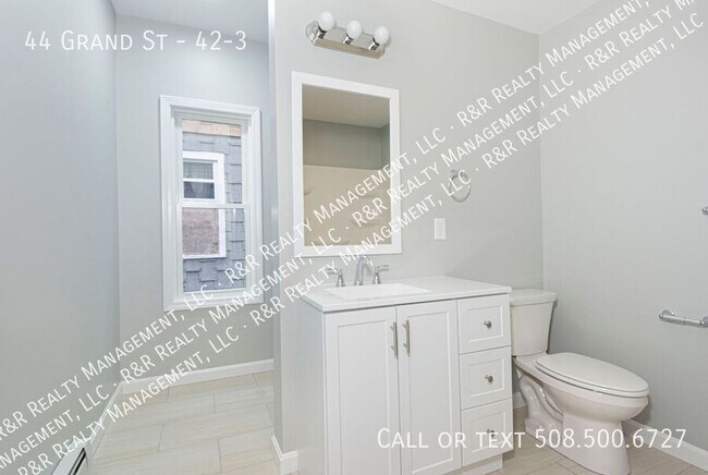 Building Photo - 44 Grand St