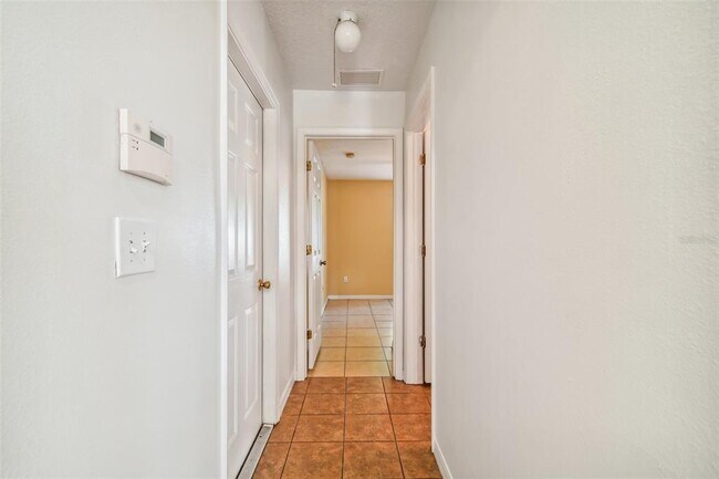 Building Photo - 7956 Carriage Pointe Dr