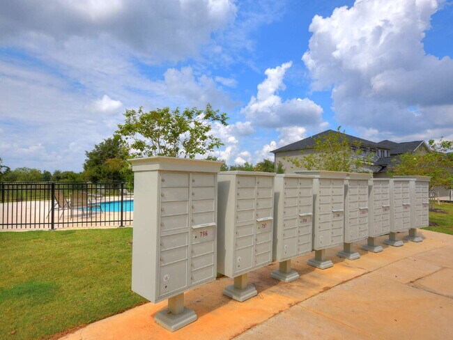 Building Photo - 3503 Summerway Dr