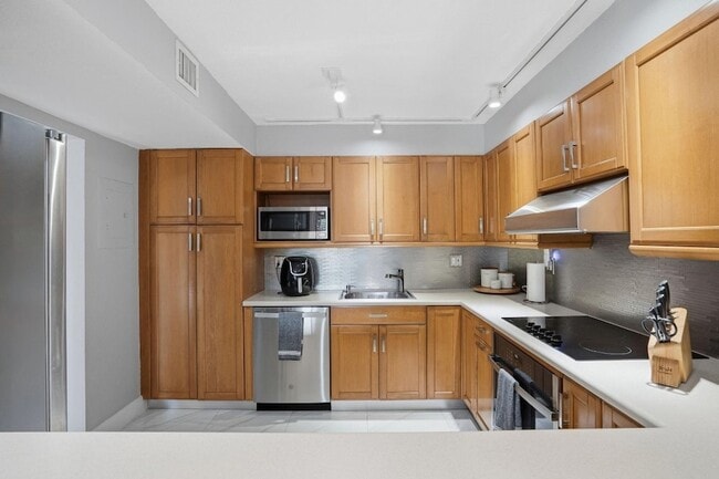 Building Photo - 7136 SW 105th Ct