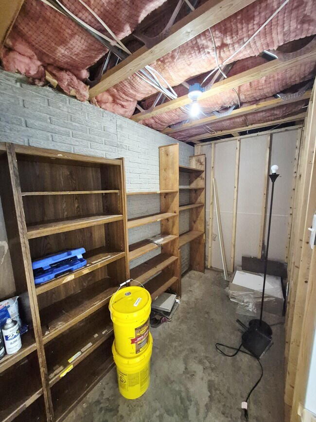 Building Photo - 976 Snow Mountain Rd