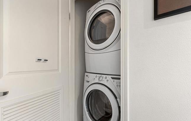 Building Photo - 931 E Walnut St