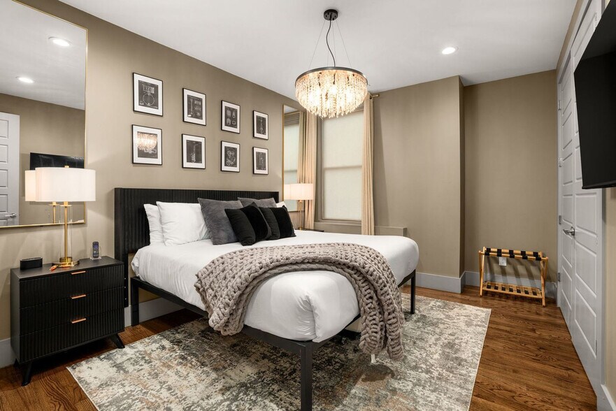 Building Photo - 1025 Southside Ct