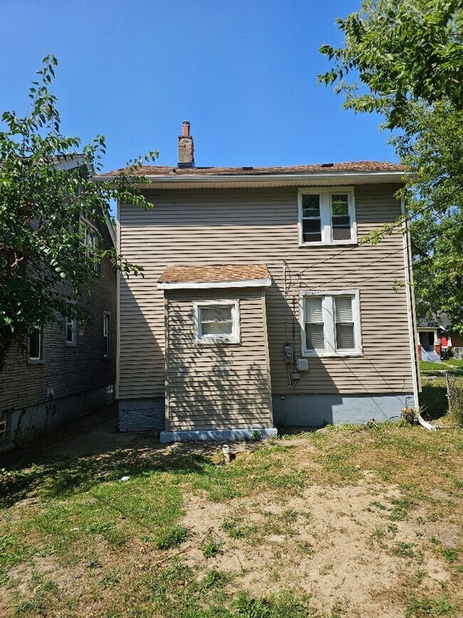 Building Photo - 5056 Bewick St