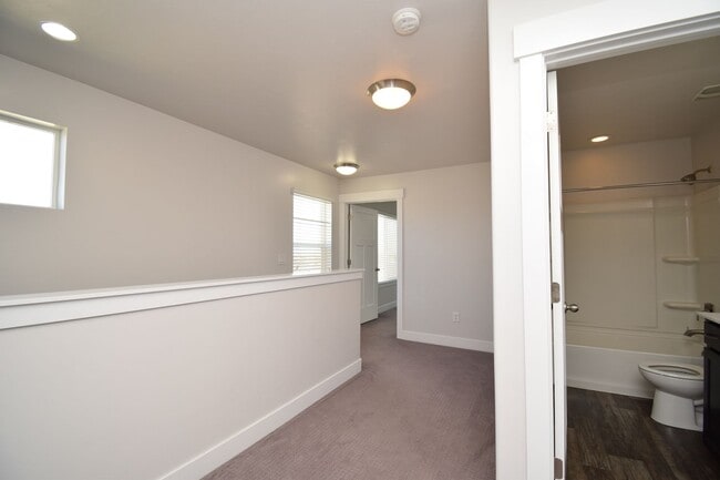 Building Photo - 4 Bed 3.5 Bath Sunny and Spacious South Jordan Corner-Lot Home with Views!