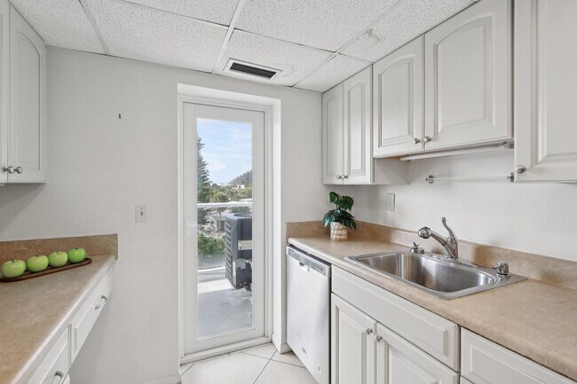 Building Photo - 2701 N Ocean Blvd