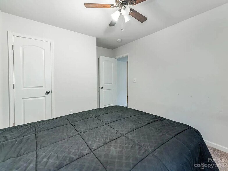 Building Photo - 1016 Amberlight Circle