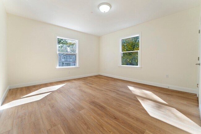 Building Photo - 27 Perrin St