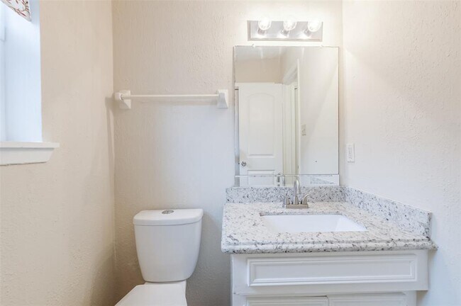 Building Photo - 3004 Beecave Dr