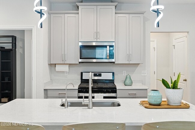 Building Photo - 105 Meadow Creek Dr