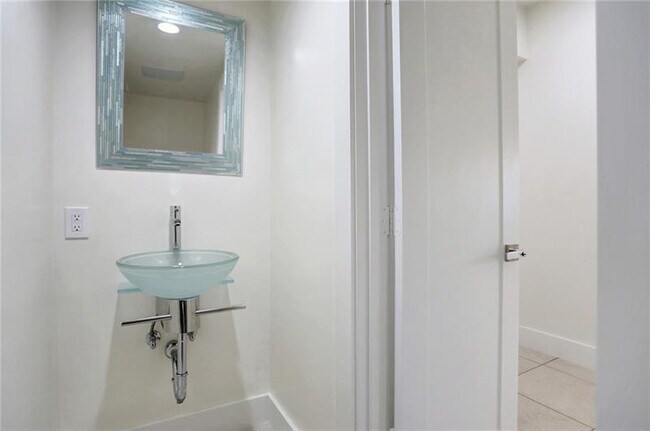 Building Photo - 4300 S Ocean Blvd