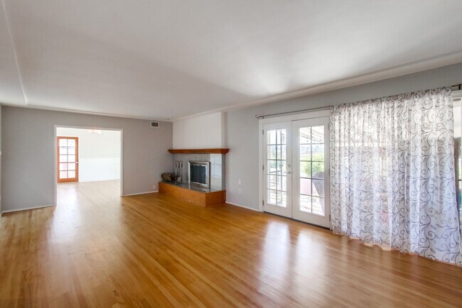 Building Photo - Wonderful SINGLE FAMILY Home with ADU over...