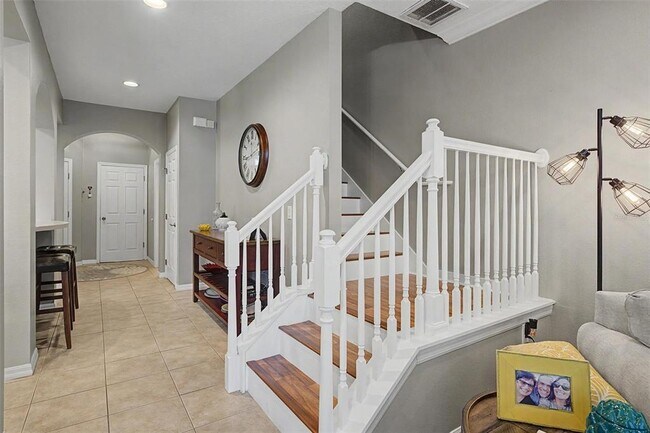 Building Photo - 2145 Park Crescent Dr