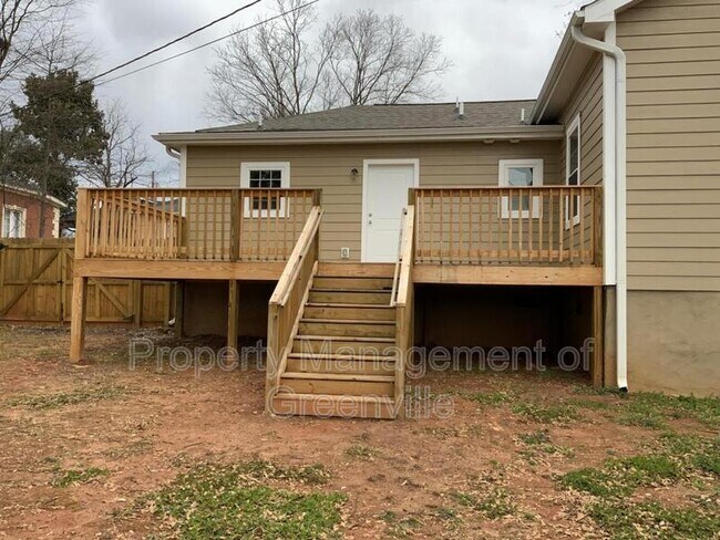 Building Photo - 108 9th St