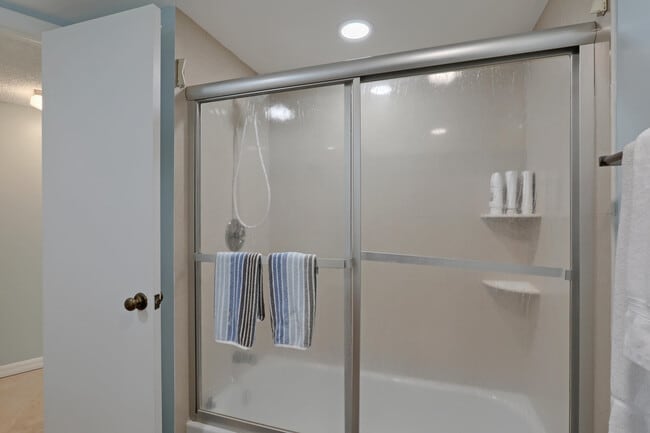 Building Photo - 2800 N Ocean Dr