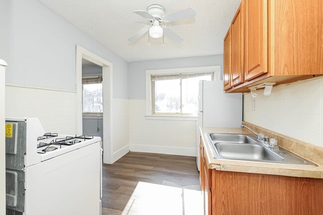 Building Photo - 4009 E 3rd St