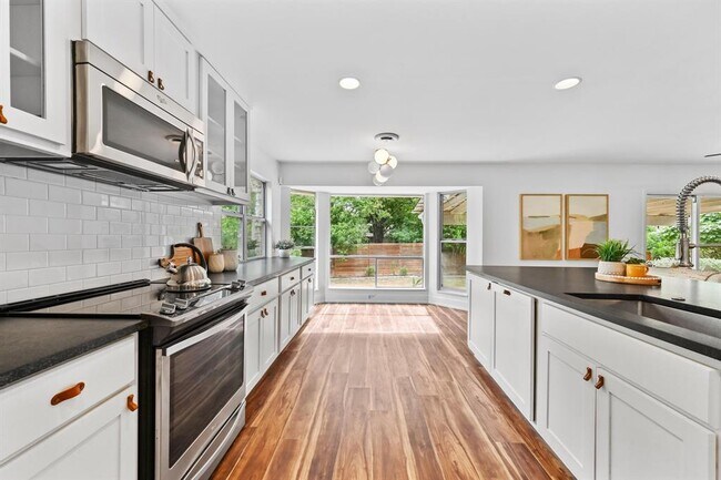Building Photo - 3405 Santa Fe Dr