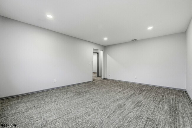 Building Photo - 46 Stanley St