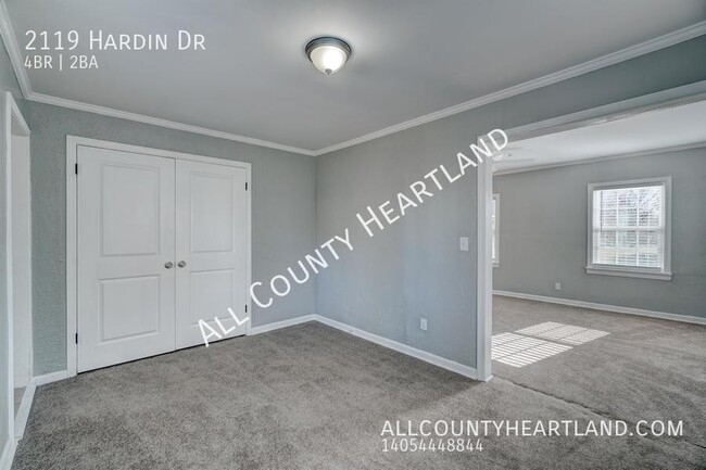 Building Photo - 2119 Hardin Dr