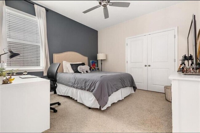 Building Photo - 32959 Sand Creek Dr