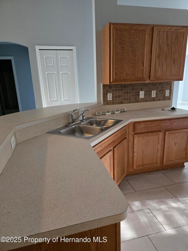 Building Photo - 1330 Clovis Ln