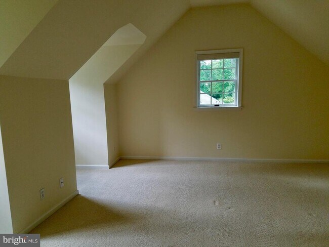 Building Photo - 128 Avon Rd