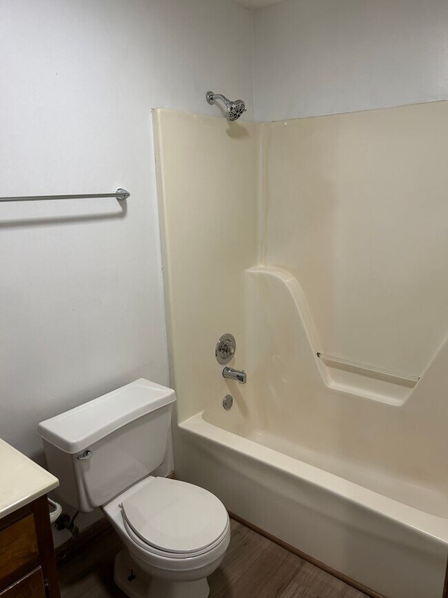 Building Photo - 125/127 Deer Creek Dr