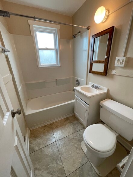 Building Photo - 343 Hemlock Dr
