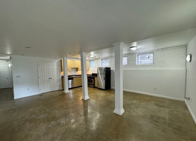 Building Photo - 72 Frankfort St