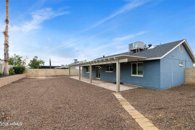 Building Photo - 1749 N Ricardo