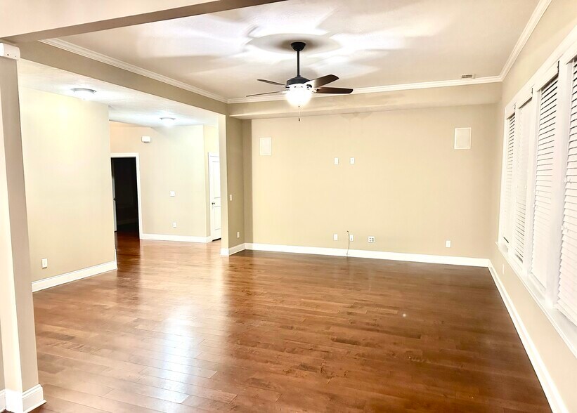 Building Photo - 4064 Ellington Dr