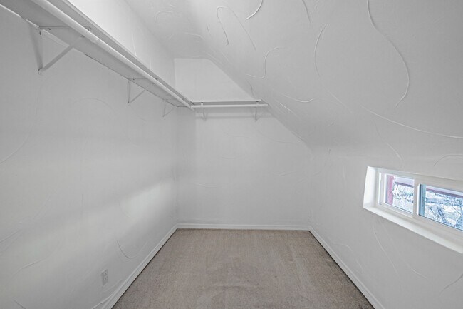 Building Photo - 4BD, 2BA Sun Valley Home with Large Driveway for Parking