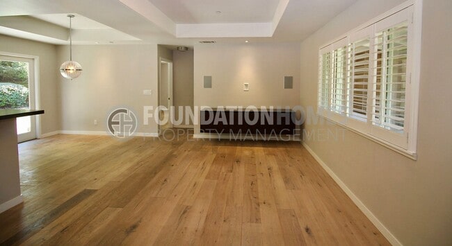 Building Photo - Remodeled 4BD/2BA in Prime Tiburon Locatio...