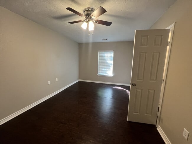 Building Photo - 605 Highlands St