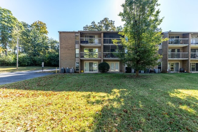 Building Photo - 407 Canberra Dr
