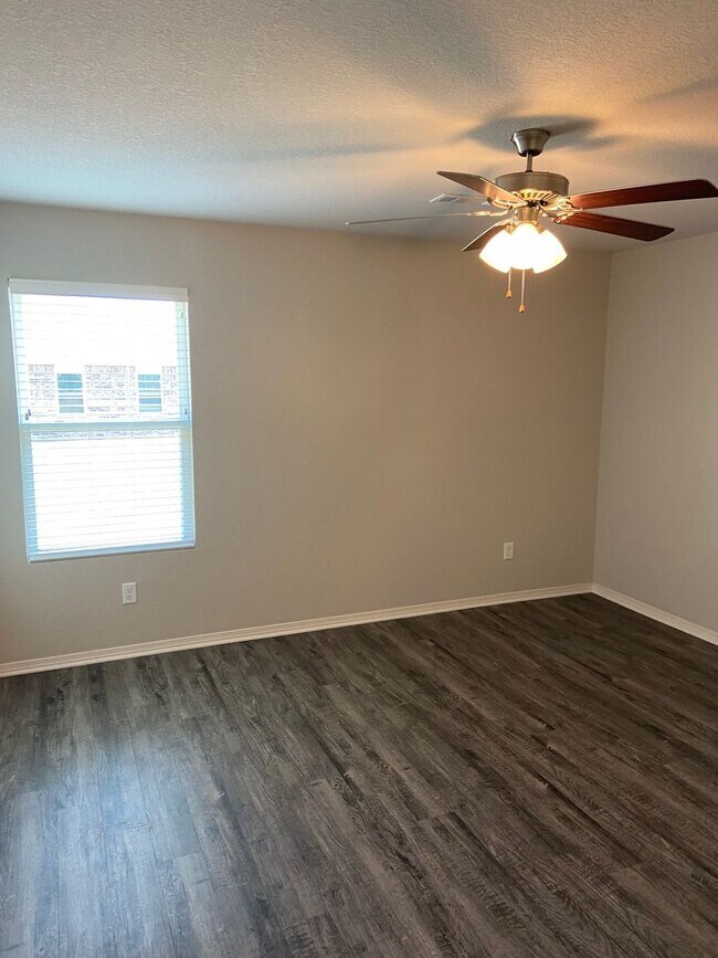 Building Photo - Pre-Leasing Now! Modern Three Bedroom | Two Bath Home in Conrad Court