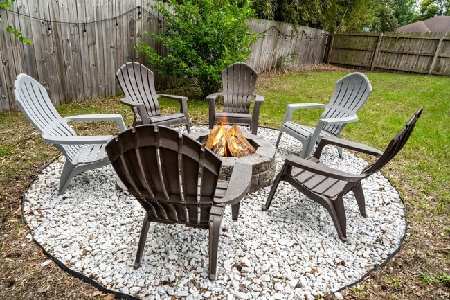 Building Photo - Whitemarsh Island Gem - Charming 3-Bedroom Home on a Corner Lot in Battery Point
