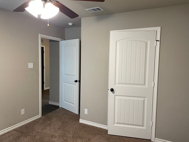 Building Photo - Available Now | Beautiful Single-Story 4 Bed, 2.5 Bath | Covered Patio | Close to Fort Cavazos | ...