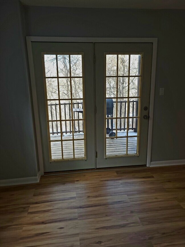 Building Photo - 357 Gilmore St