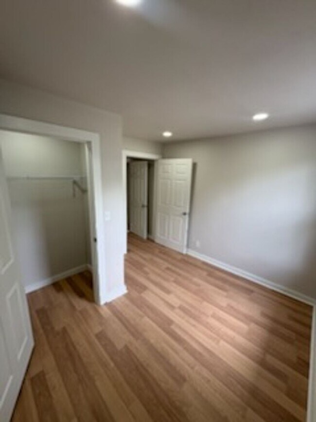Building Photo - 1611 W Barker Ave