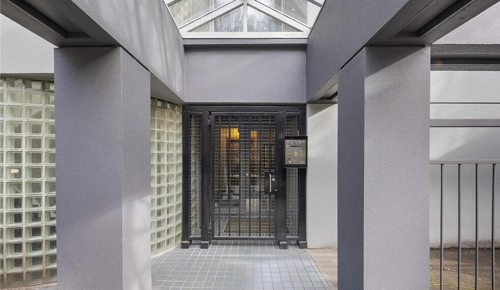 Building Photo - 1768 Aurora Ave N