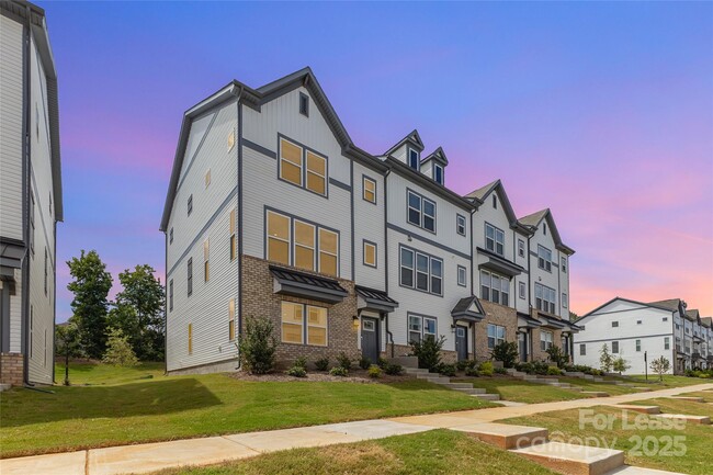 Building Photo - 1742 Blanche St