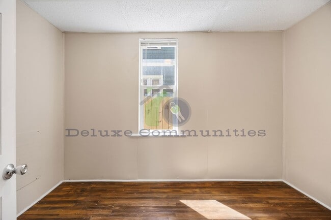 Building Photo - 62 Quimby St NE