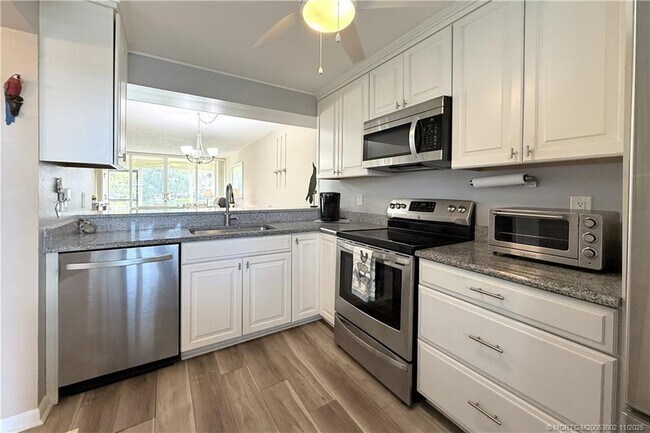 Building Photo - 1950 SW Palm City Rd