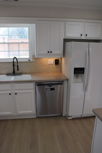 Building Photo - 2940 Lexington Trace Dr