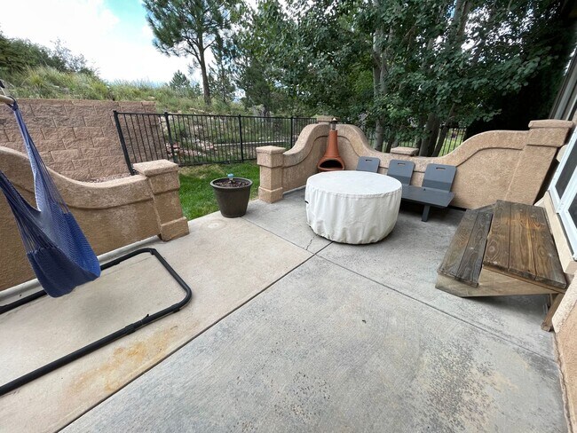 Building Photo - ADORABLE 5 BEDROOM, 4 BATH, 3 CAR GARAGE L...