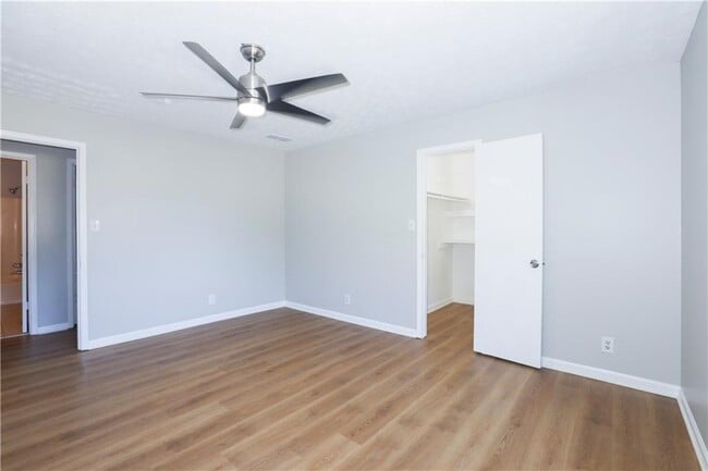 Building Photo - 320 Sprucewood Ct