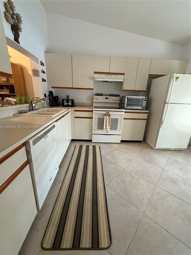 Building Photo - 3310 Perimeter Dr